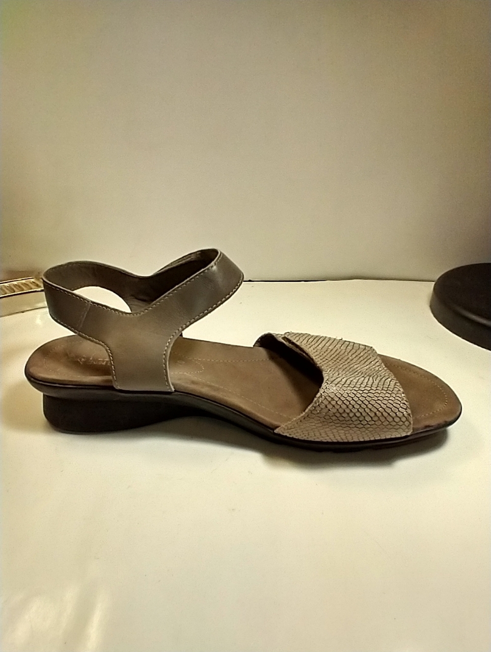 Mephisto Pattie Leather Adjustable Comfort Sandals Women's sz 10(40). - Picture 7 of 12